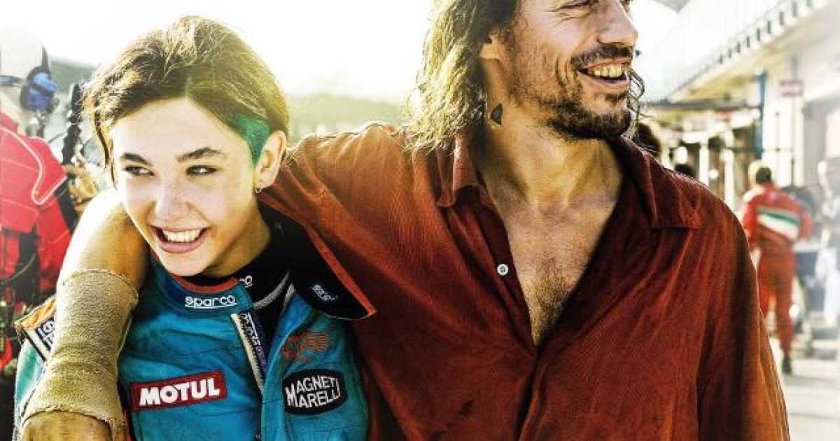 Veloce come il vento: un Accorsi "poco pulito" insegna a "tagliare un traguardo"